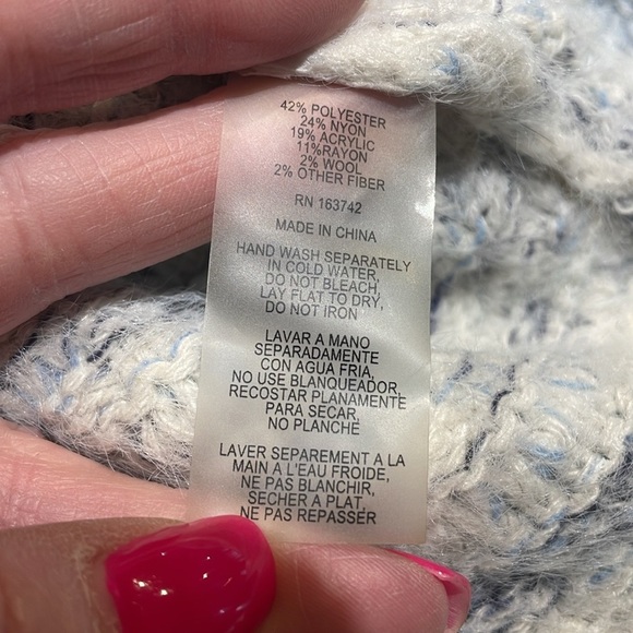 Sioni size Large button up long sleeve sweater white blue fuzzy pear buttons - Picture 10 of 11